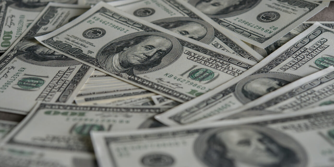 Inflation vs Deflation: Unveiling the Battle for Economic Stability